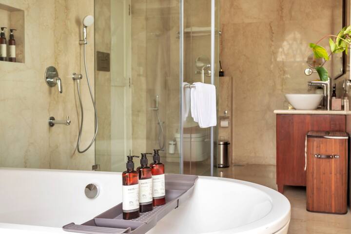 Rooms: Bathroom
