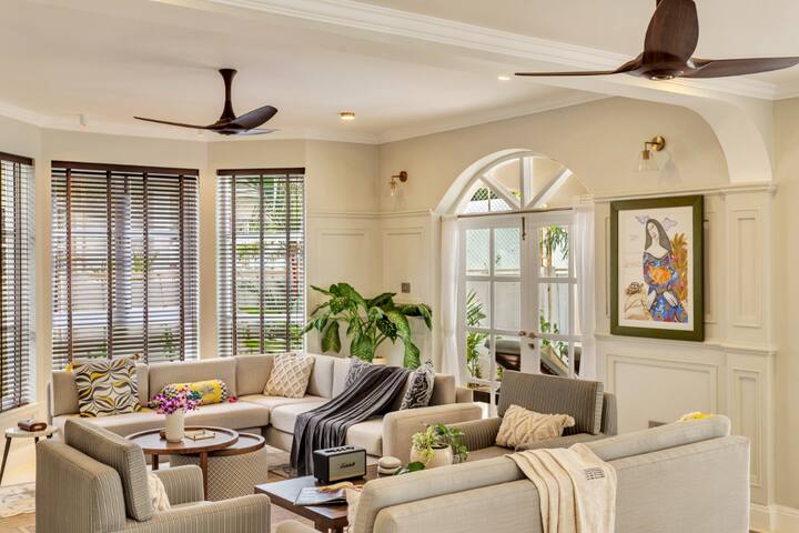 Rooms: Living area