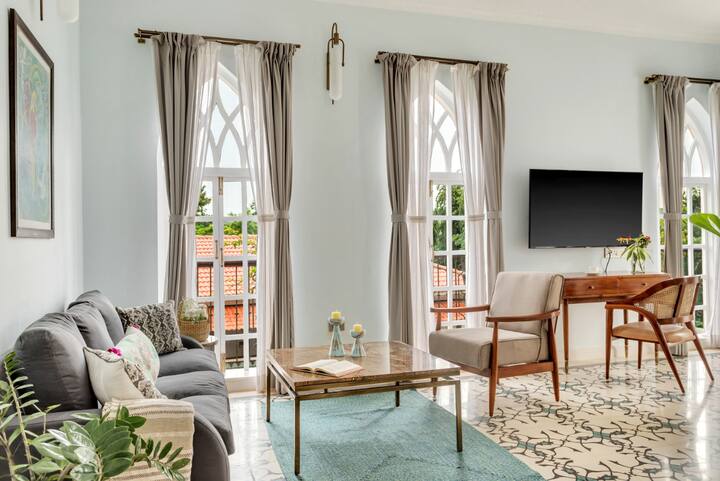 Rooms: Living area