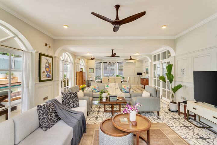 Rooms: Living area