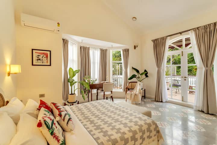 Rooms: Bedroom