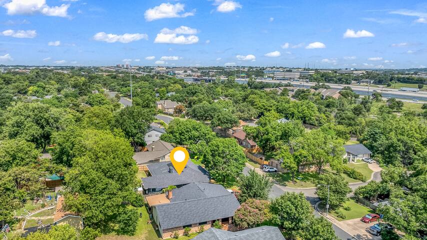 4BR Austin Home with Patio, BBQ, Great Location gallery image 2