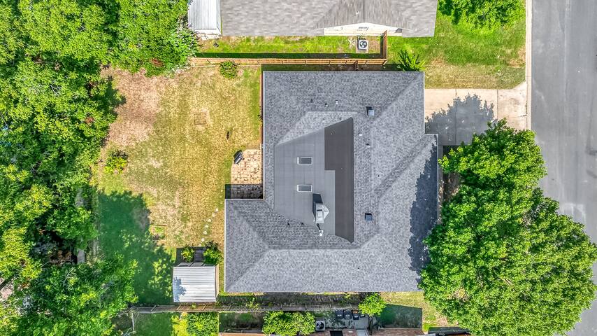 4BR Austin Home with Patio, BBQ, Great Location gallery image 4