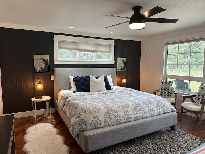 Cama principal tamaño king con vestidor grande