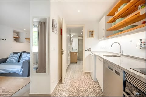 Top performing Airbnb: Romantic Studio in Colares