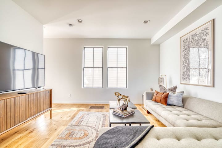 North Tabor 2BR – Gym – Gourmet Kitchen