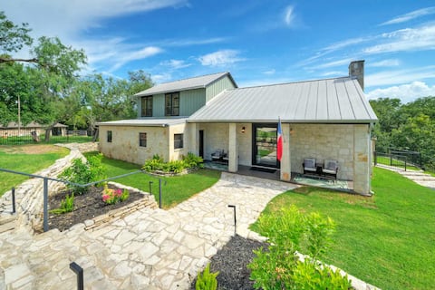 Waterfront | Fire Pit | Outdoor Kitchen | Sleeps20