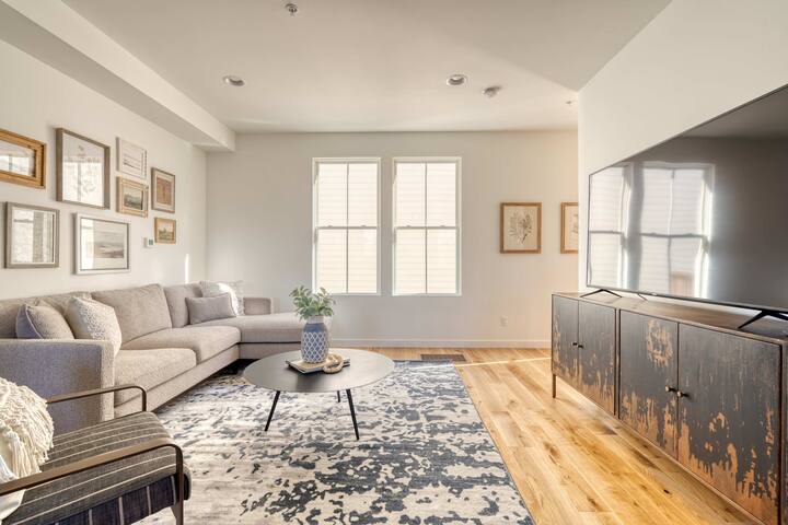 Bright 2BR – North Tabor – Work & Recharge
