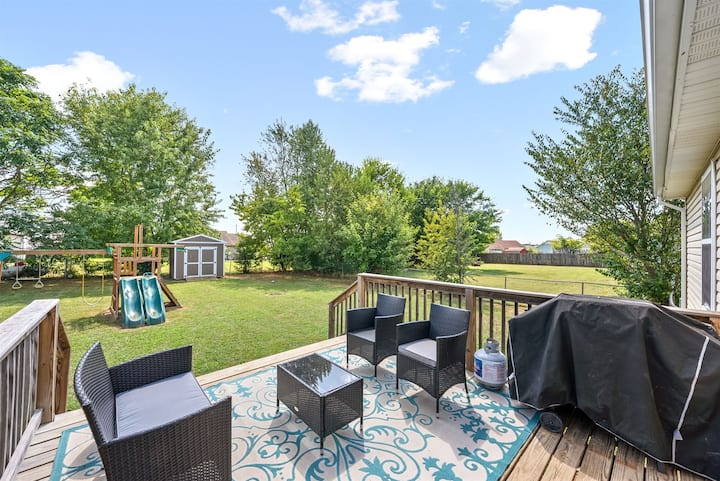 3BR Near Ft. Campbell | Fenced Yard + Garage