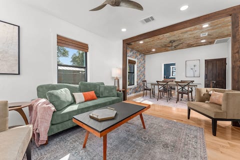 Top Airbnb: Starry Night Cottage 1 in Stonewall