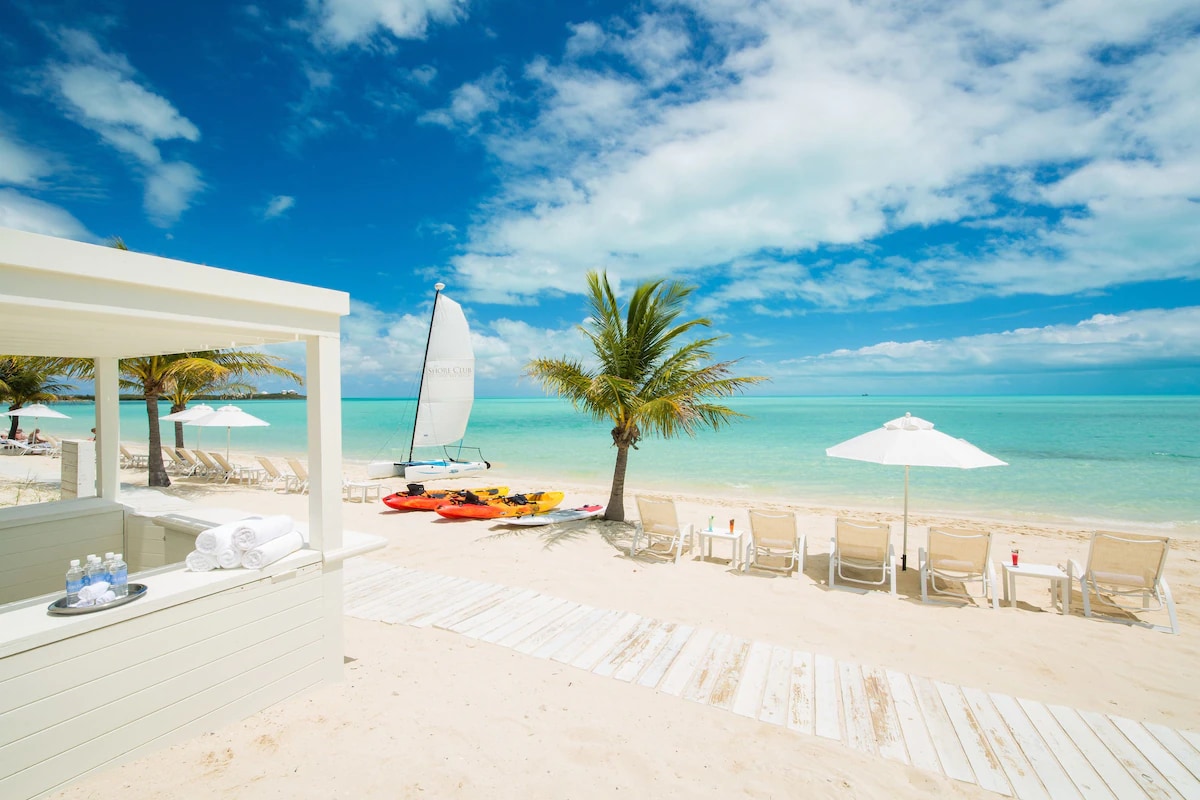 Breathtaking Oceanfront Two Bedroom Retreat