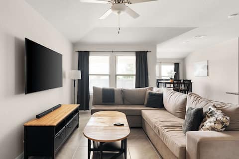 Enchanting 4BR Gem with Sunlit Backyard in Hutto