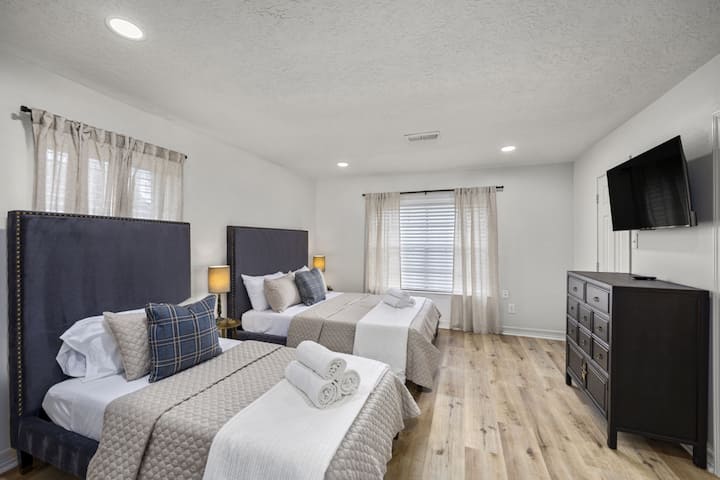 Second bedroom has 1 queen bed and 1 twin bed and a smart tv