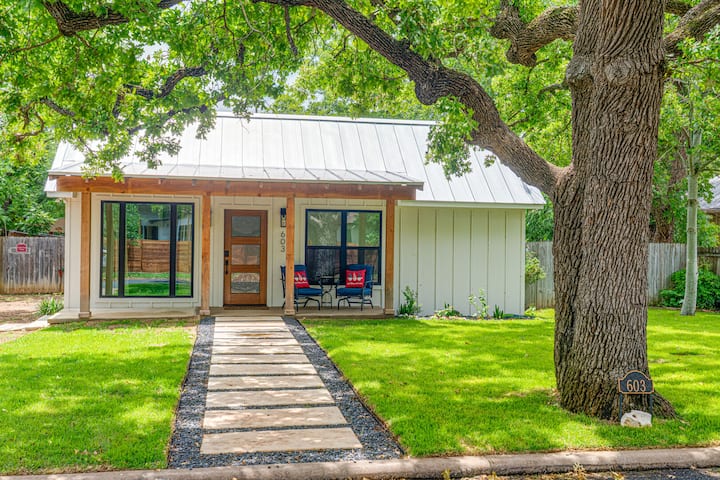 Cardinal Haus | Walk To Main St | Firepit - Fredericksburg, TX