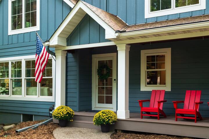 Lake Minnetonka time! Fireplace,games,beach! gallery image 2