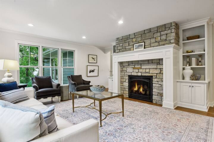 Lake Minnetonka time! Fireplace,games,beach! gallery image 3