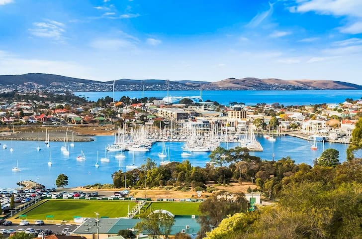 Leura Bayview Retreat – Close to CBD & Air port