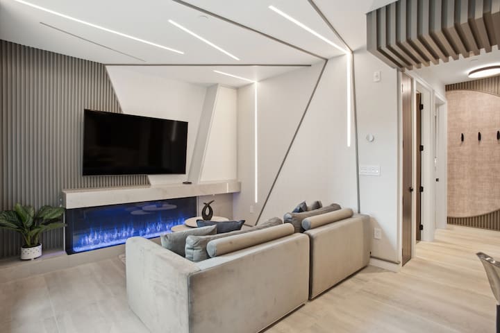 Luxury 2 Bedroom Downtown Beachside Unit