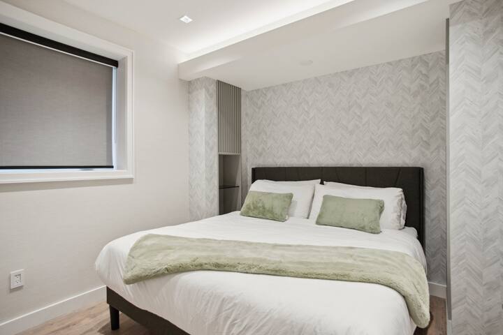 Luxury 2 Bedroom Downtown Beachside Unit gallery image 4