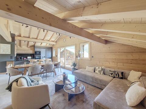 Chalet - 10 People – Hot Tub - In Town - Close Ski