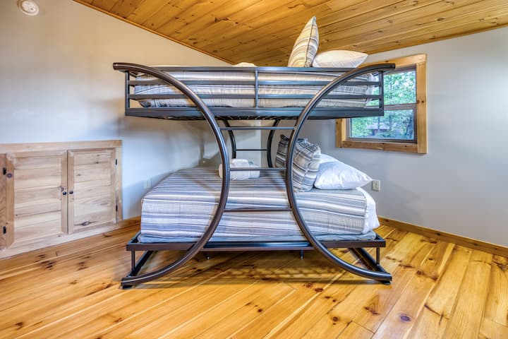 Preko punih kreveta na kat - loft