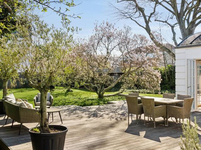 Sanders Swan – Marvellous villa close to the cente gallery image 3