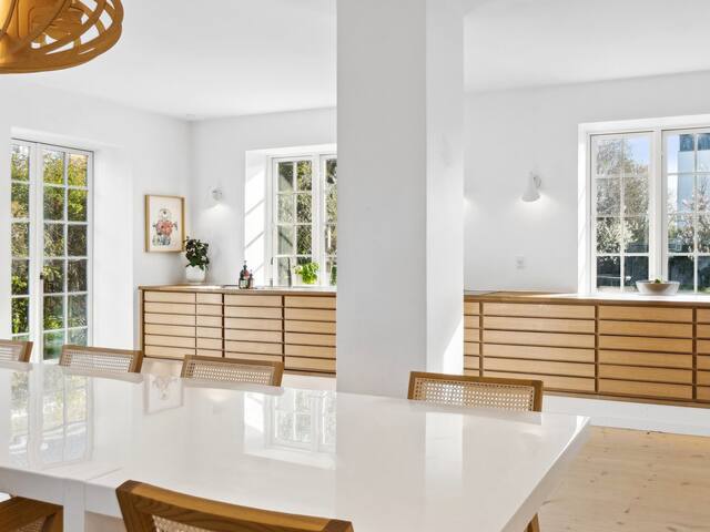 Sanders Swan – Marvellous villa close to the cente gallery image 5