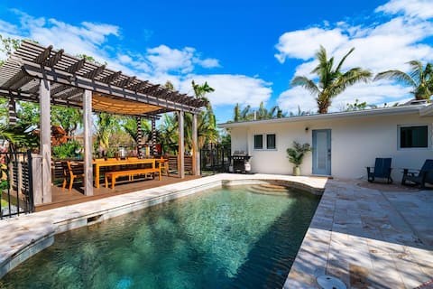 Top Airbnb: Manatee Manor by Beach Boutique Rentals in Anna Maria