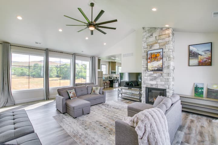 Heated Saltwater Pool: Home on Scenic Cub River!