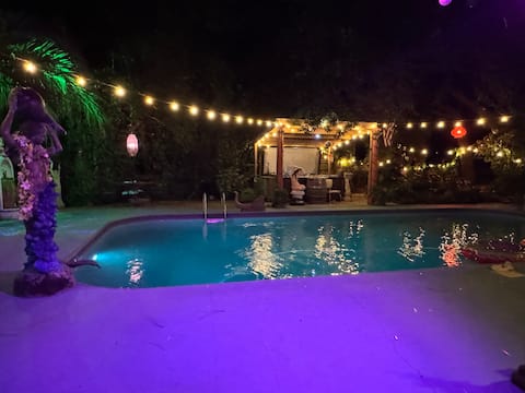 Popular Airbnb listing: Boutique resort,1-4 adults, hot tub/pool/guest hou in Alabama