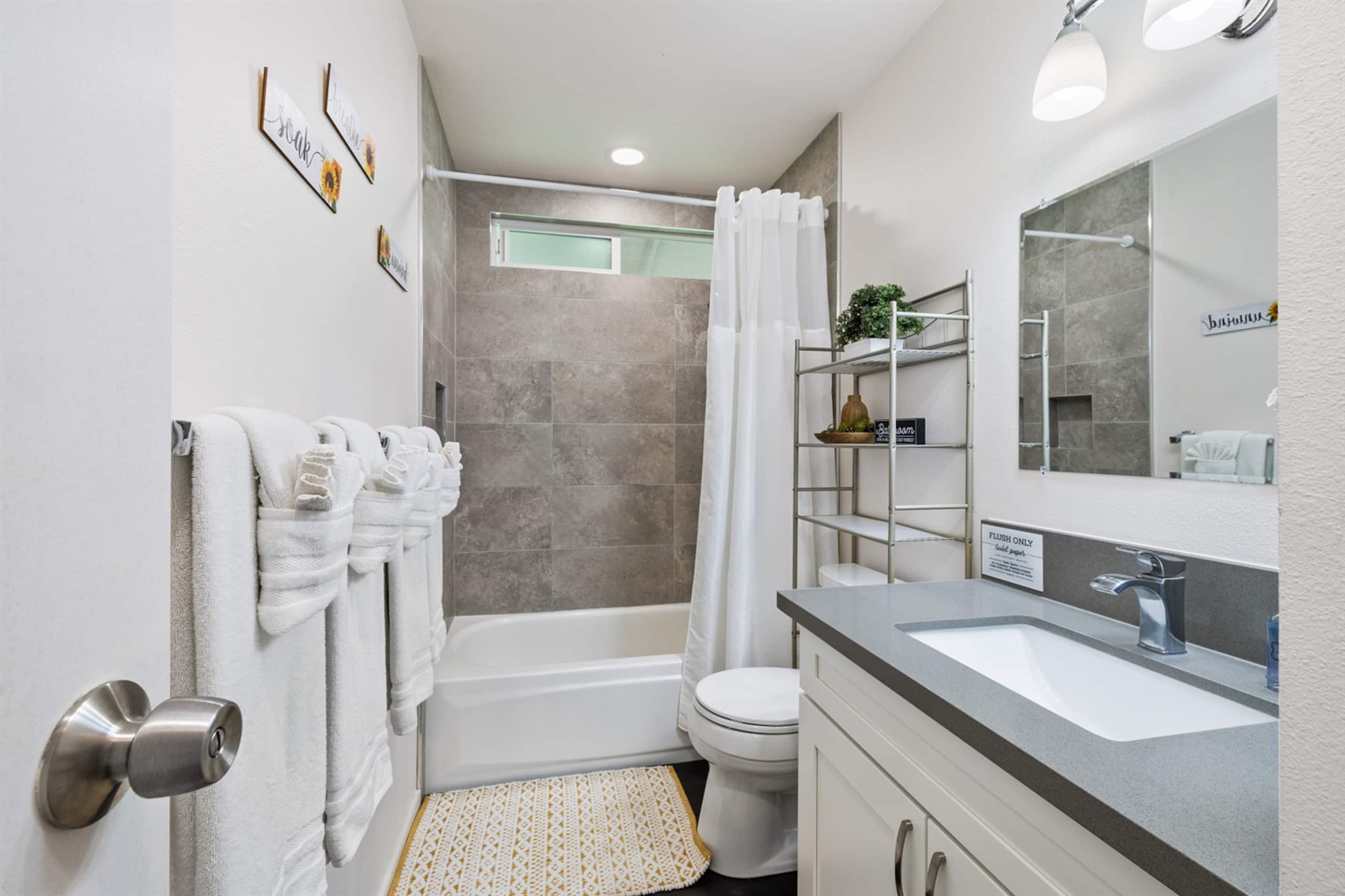 Home in Kahuku · ★4.96 · 3 bedrooms · 6 beds · 1.5 private baths - Photo 20