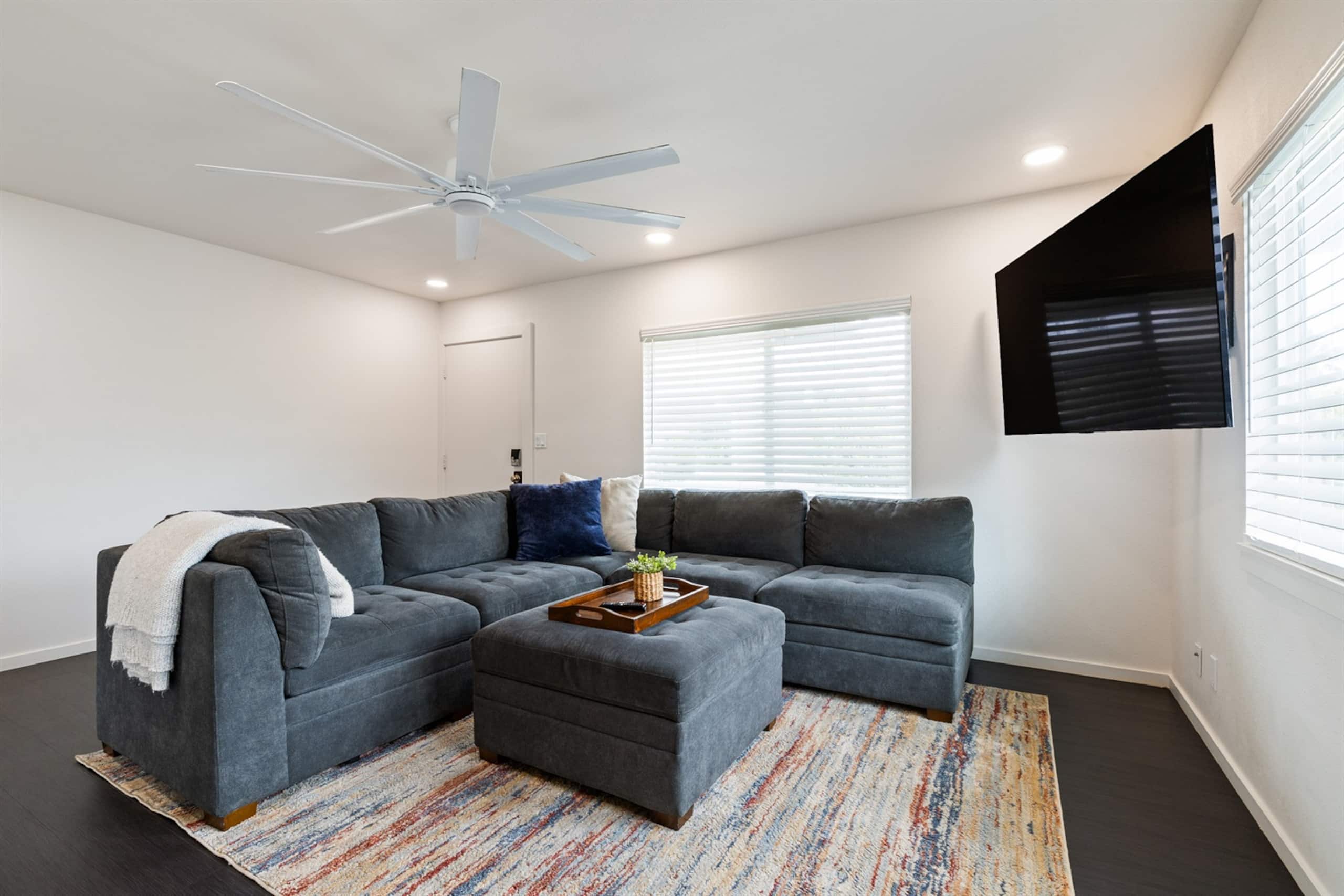 Home in Kahuku · ★4.96 · 3 bedrooms · 6 beds · 1.5 private baths - Photo 7