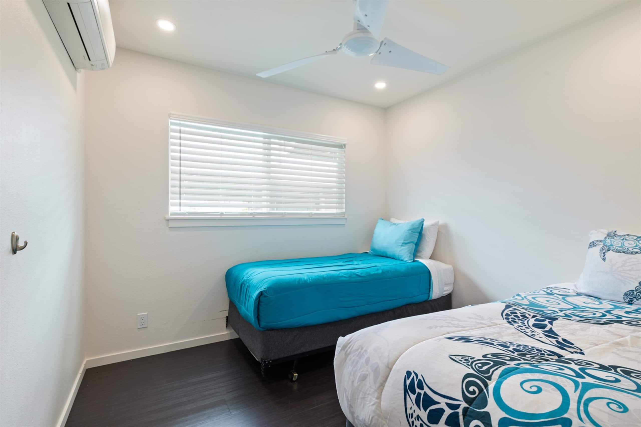 Home in Kahuku · ★4.96 · 3 bedrooms · 6 beds · 1.5 private baths - Photo 3