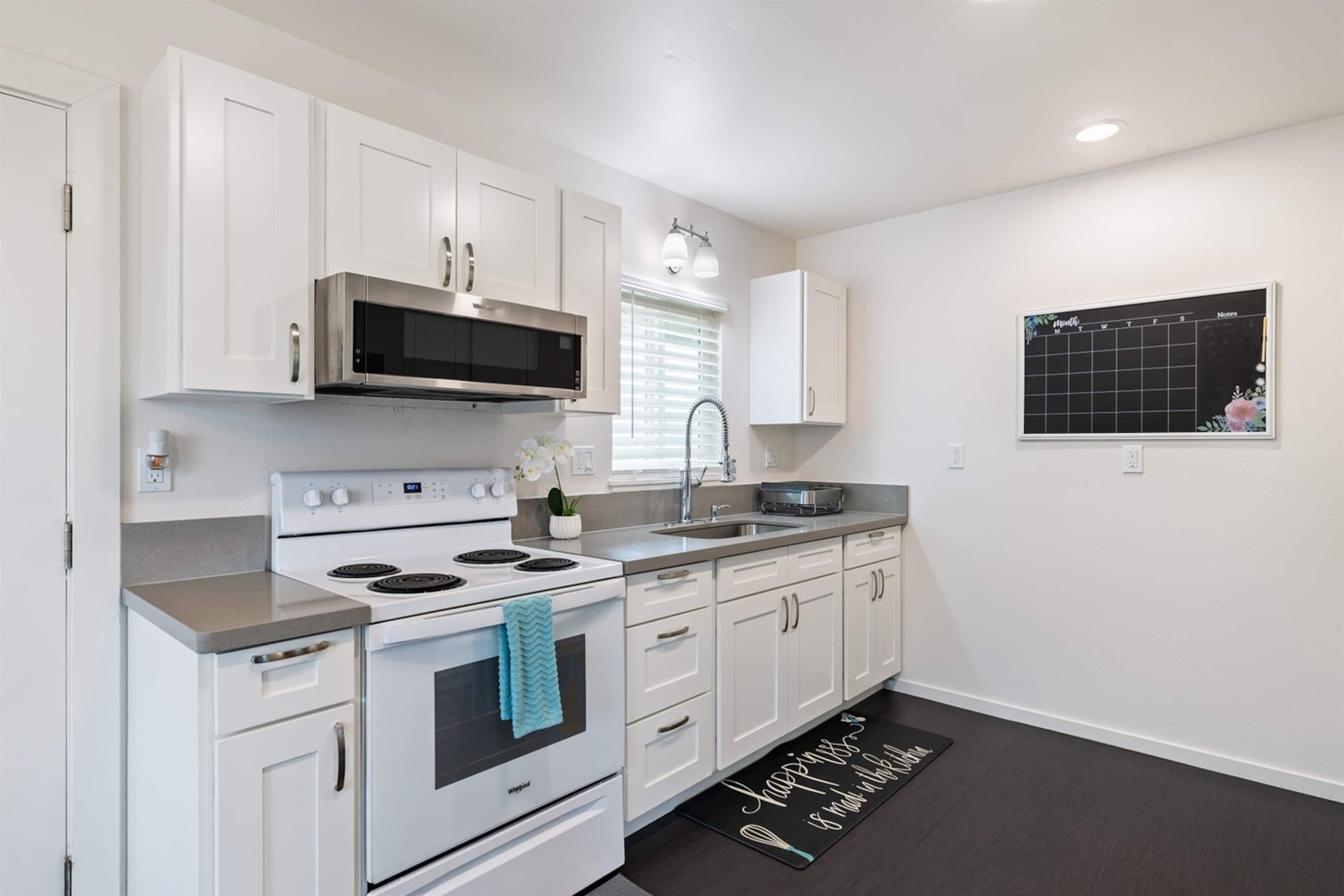 Home in Kahuku · ★4.96 · 3 bedrooms · 6 beds · 1.5 private baths - Photo 10