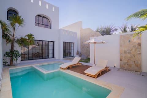 3BR Villa w/ Private Pool, Balcony & Ocean View