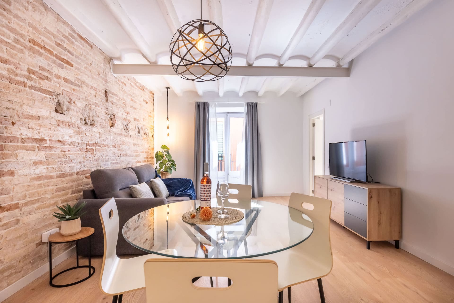 Cavallers Suites · Balcony, AC & Pet Friendly