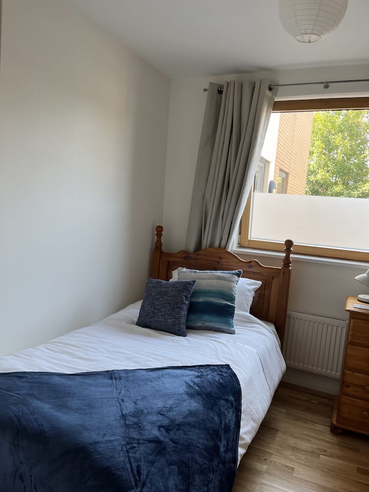 Единично легло с място за съхранение