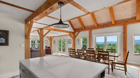 Incredible views, luxury home with guest house!