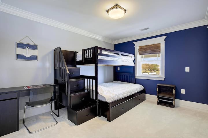 May 2 full bed ang bunk room.