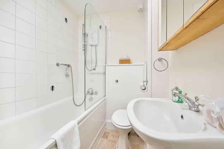GuestReady – Lovely townhouse in West Kensington gallery image 4