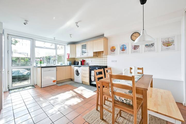GuestReady – Lovely townhouse in West Kensington