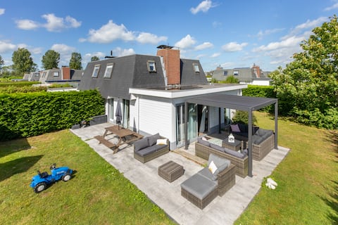 Successful Airbnb property: Beach house with a big garden and playground toys in Wijk 10 Breskens