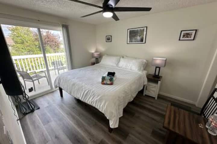 Walkable Upstairs Studio W/king Bed, Ac, Fast Wifi - Eugene, OR