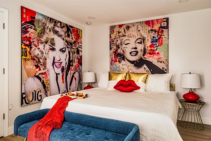 “Porque vivimos en un mundo material y yo soy una chica material...” - Madonna