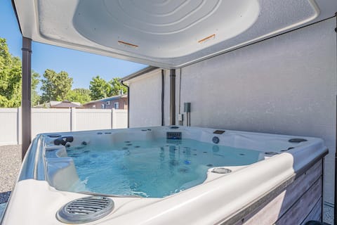 Serene Retreat: Darts, Pool Table & Hot Tub