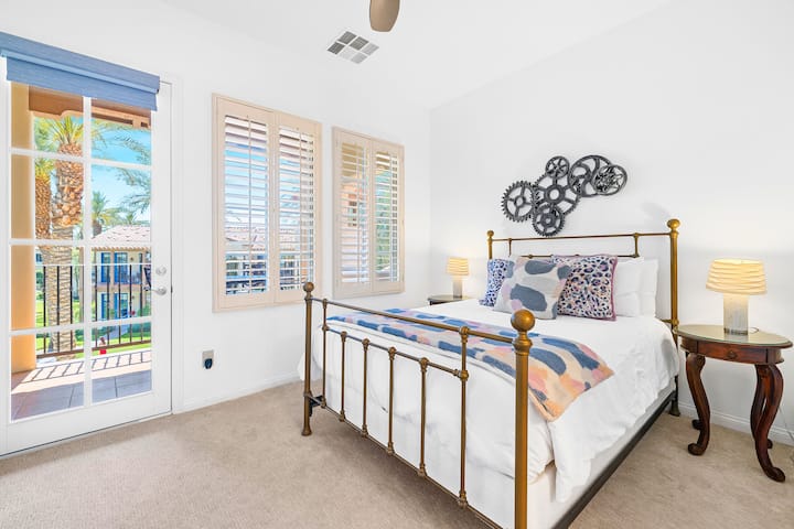 Gastenslaapkamer één (boven)