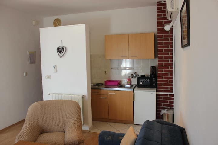 One Bedroom Apartment With Balcony - Ploče