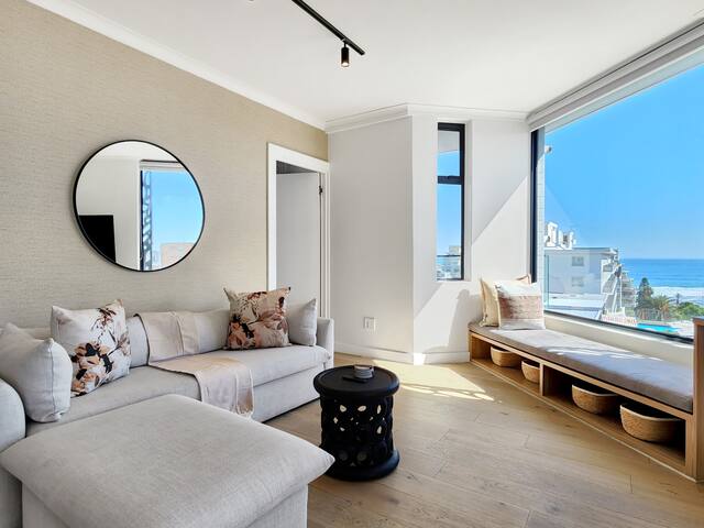 Gorgeous 2Bed w/ Ocean Views Heart of Sea Point gallery image 2