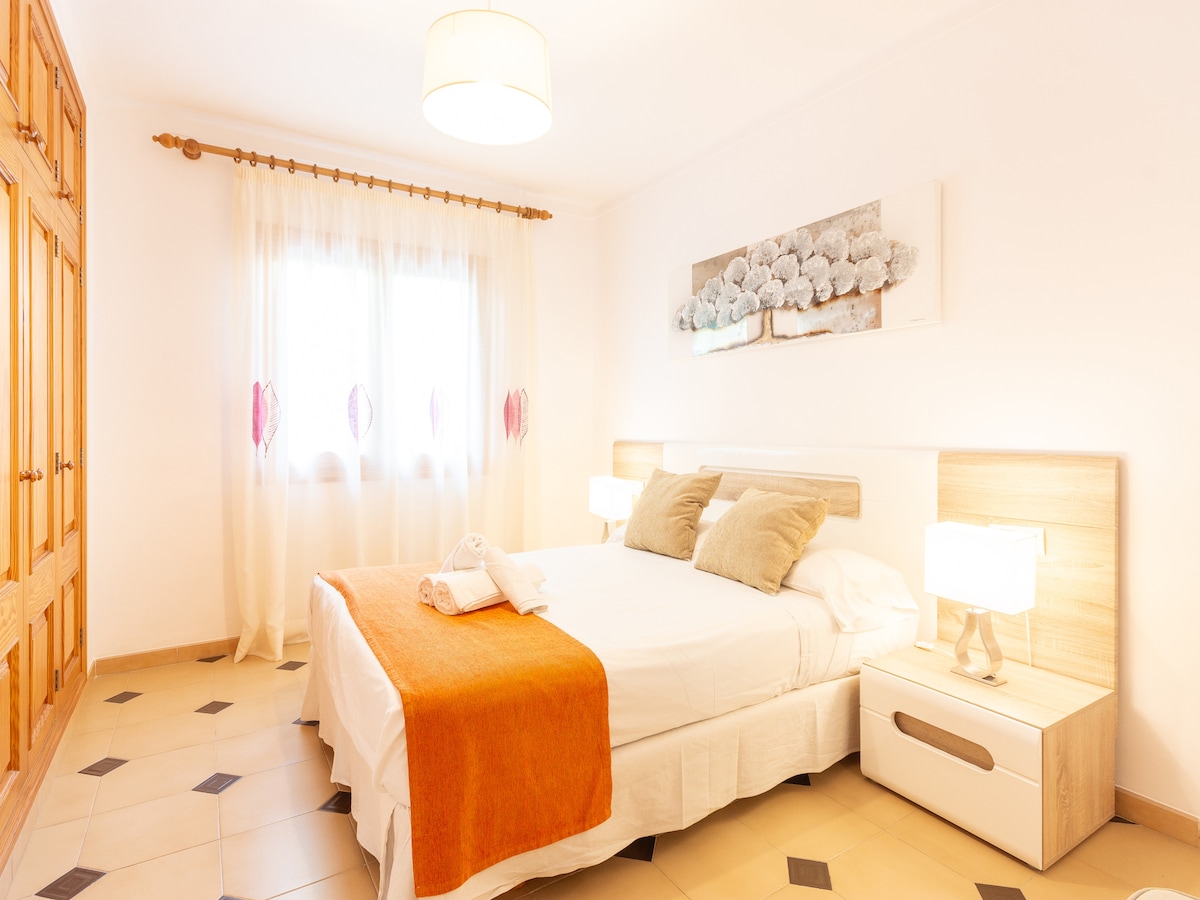 فيلا بويرتو دي ألكوديا، بالقرب من البحر. هادئة ومألوفة