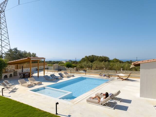 MaYa Villa | Heated Pool Estate near Rethymno